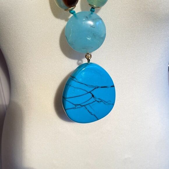0692 Heavy Blue Stone Necklace with Large Turqoise Center Feature New - Picture 3 of 6